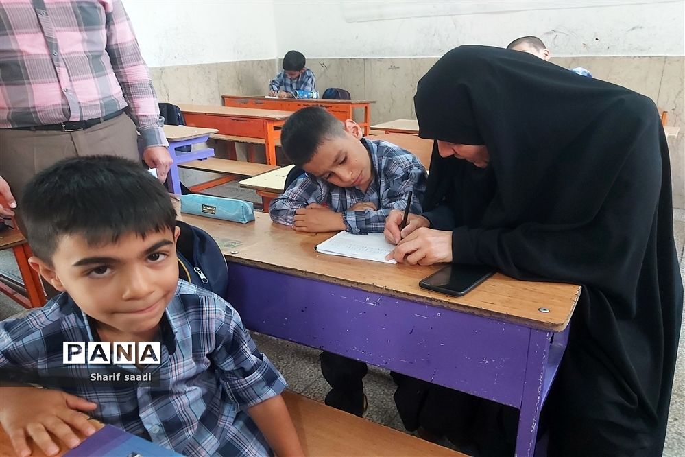 بازدید مدیرآموزش پرورش ناحیه چهارشیراز از مدارس در اولین روز مهرماه
