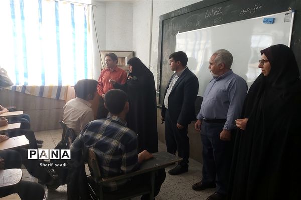 بازدید مدیرآموزش پرورش ناحیه چهارشیراز از مدارس در اولین روز مهرماه