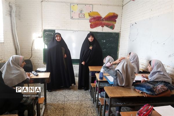 بازدید مدیرآموزش پرورش ناحیه چهارشیراز از مدارس در اولین روز مهرماه