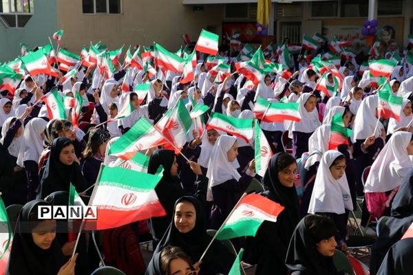 آیین نواختن زنگ مهر و آغاز سال تحصیلی  جدید در مدارس منطقه ۳ تهران