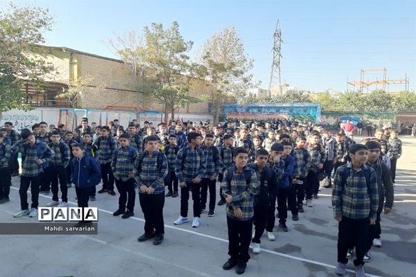 آغاز سال تحصیلی جدید باحضور پرشور دانش‌آموزان در دبیرستان پسرانه عبدالحسین قفلی