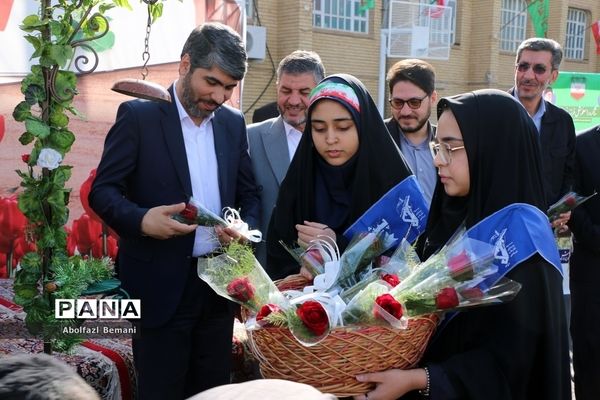 آیین آغاز سال تحصیلی با حضور معاون رئیس جمهوری در قم