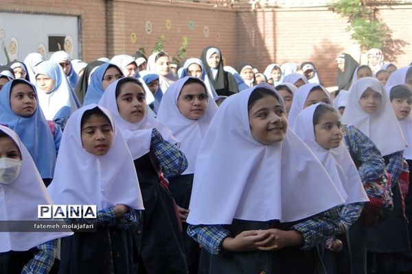 آیین بازگشایی دبستان شاهد طلوع فجر منطقه ۱۰