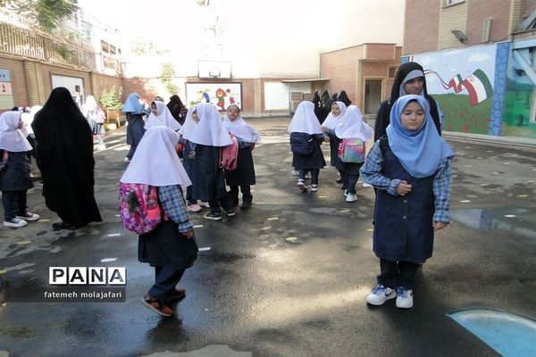 آیین بازگشایی دبستان شاهد طلوع فجر منطقه ۱۰