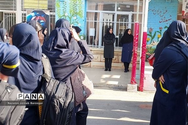 زنگ آغاز سال تحصیلی جدید در دبیرستان دخترانه شاهد فیض ناحیه 3 شیراز
