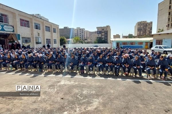 جشن آغاز امامت امام‌زمان(عج) در دبستان شهید سجادیان رودهن