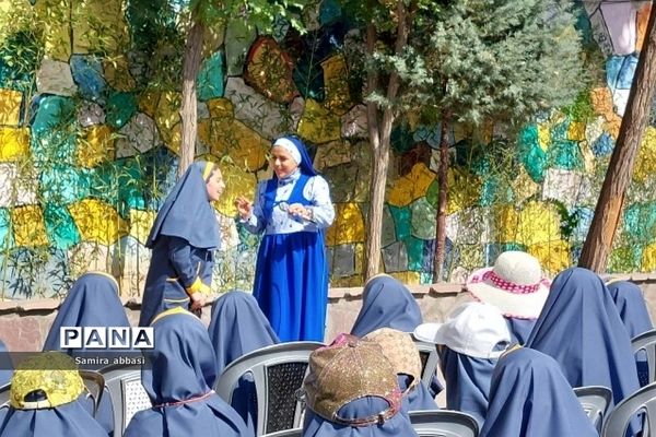 جشن آغاز امامت امام‌زمان(عج) در دبستان شهید سجادیان رودهن