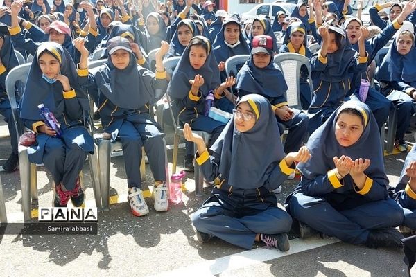 جشن آغاز امامت امام‌زمان(عج) در دبستان شهید سجادیان رودهن