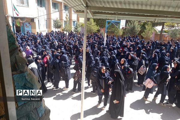 مراسم تشییع شهید گمنام در دبیرستان آزاده رودهن