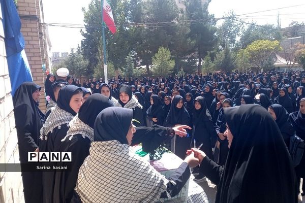 مراسم تشییع شهید گمنام در دبیرستان آزاده رودهن