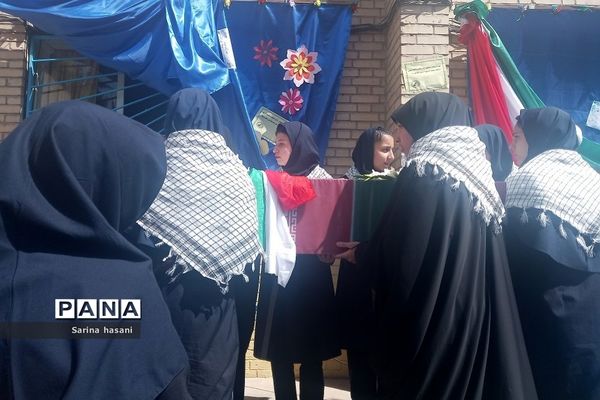 مراسم تشییع شهید گمنام در دبیرستان آزاده رودهن