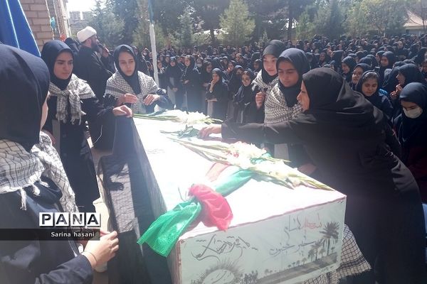 مراسم تشییع شهید گمنام در دبیرستان آزاده رودهن