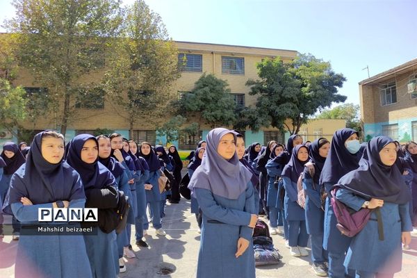 توزیع کتب درسی دانش‌آموزان مقطع متوسطه اول