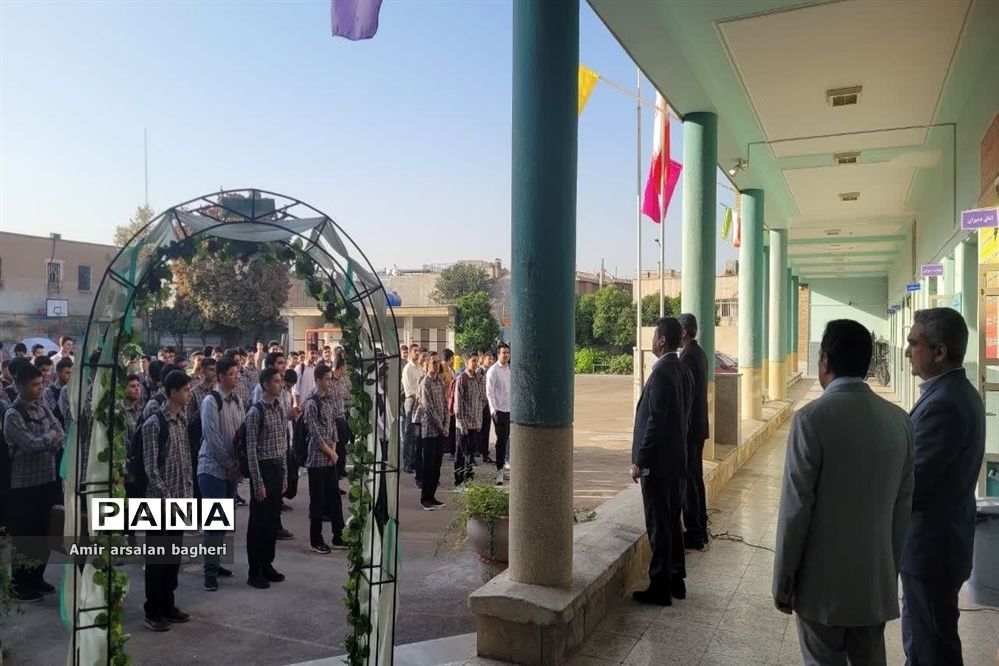 مراسم آغازسال تحصیلی جدید در دبیرستان هیات امنایی ماندگار نمازی ناحیه ۴ شیراز