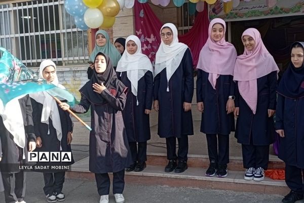 جشن آغاز امامت حضرت ولیعصر(عج) در دبیرستان ریحانه‌النبی(س) کهریزک