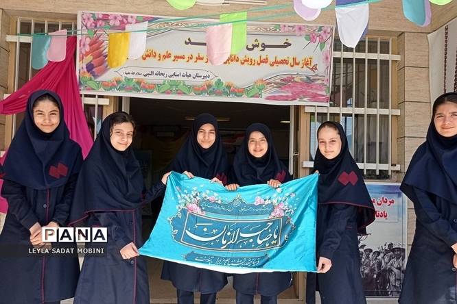 جشن آغاز امامت حضرت ولیعصر(عج) در دبیرستان ریحانهالنبی(س) کهریزک