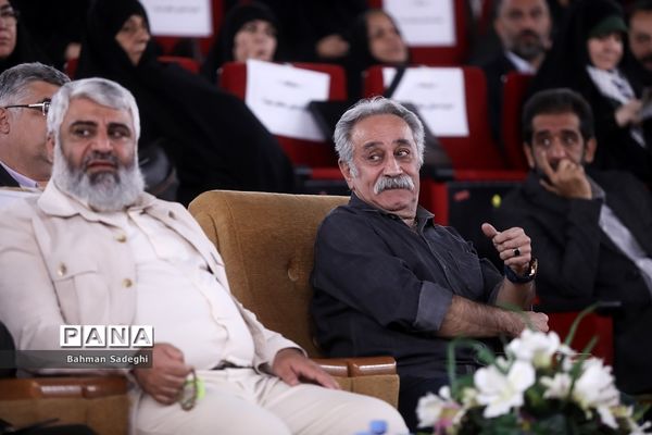 مراسم رونمایی از صدو چهل شهید، صدو چهل روایت