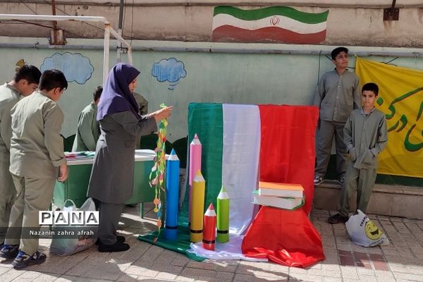 جشن امامت حضرت مهدی(ع) در دبستان هموطن 2 رودهن