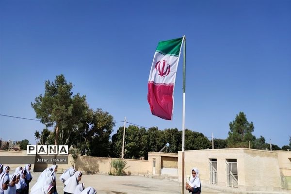 نوای زنگ ایثار و مقاومت در مدارس مروست طنین انداز شد