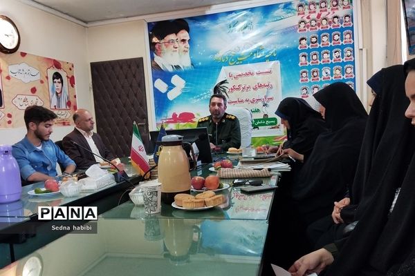مراسم تقدیر از نخبگان کنکور سراسری رودهن توسط فرمانده سپاه دماوند