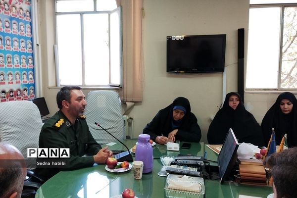مراسم تقدیر از نخبگان کنکور سراسری رودهن توسط فرمانده سپاه دماوند