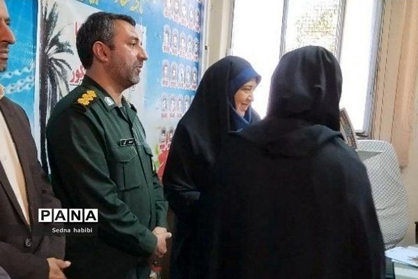 مراسم تقدیر از نخبگان کنکور سراسری رودهن توسط فرمانده سپاه دماوند