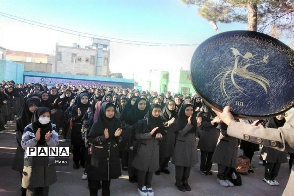 جشن آغاز امامت حضرت ولی عصر(عج) در دبیرستان نمونه دولتی اندیشه شهرستان کاشمر