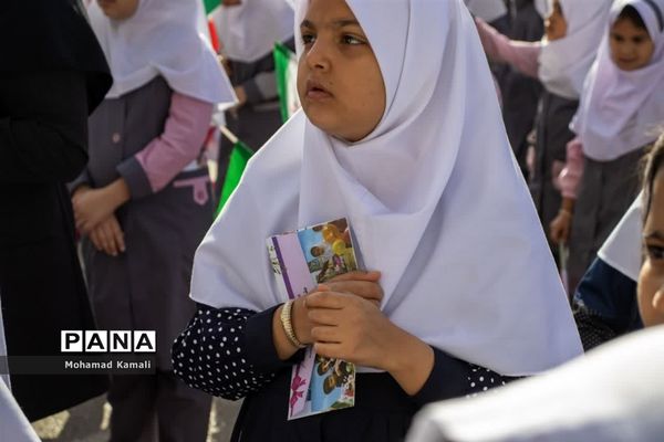 مراسم جشن عاطفه‌ها در دبستان شهید محلاتی