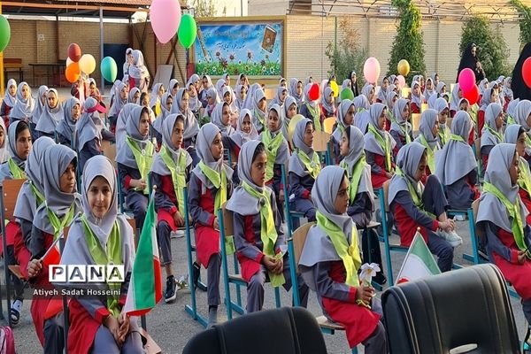 جشن آغاز امامت امام زمان (عج) و نواخته شدن زنگ مهدویت در مدرسه یاران حضرت مهدی (عج ) شهرستان بافق