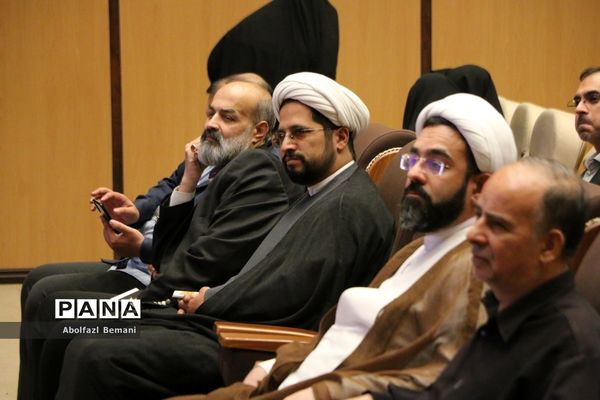 رونمایی از کتاب های «آرمان عزیز» و «حاج همت»