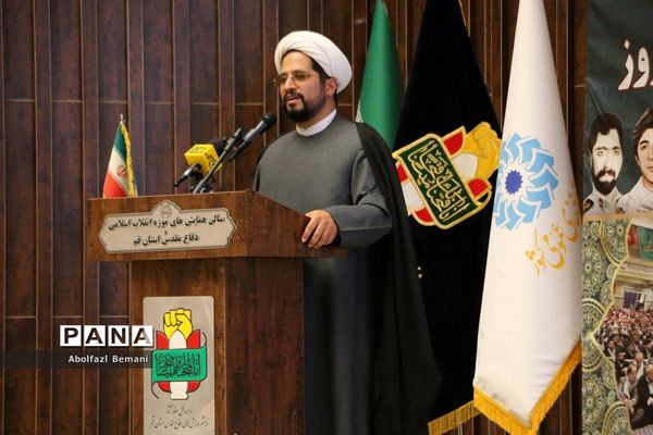 رونمایی از کتاب های «آرمان عزیز» و «حاج همت»