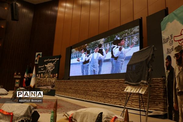 رونمایی از کتاب های «آرمان عزیز» و «حاج همت»
