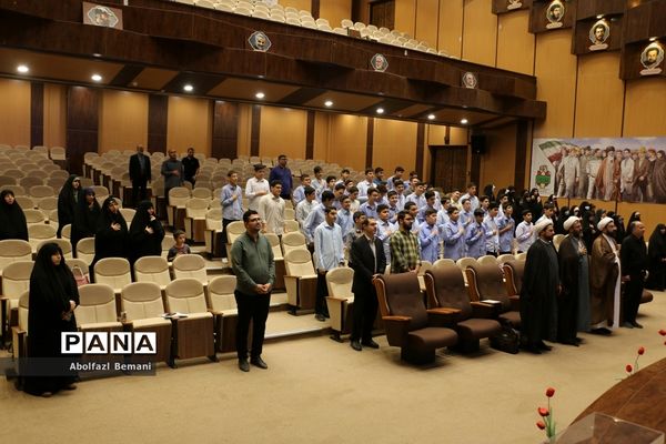 رونمایی از کتاب های «آرمان عزیز» و «حاج همت»