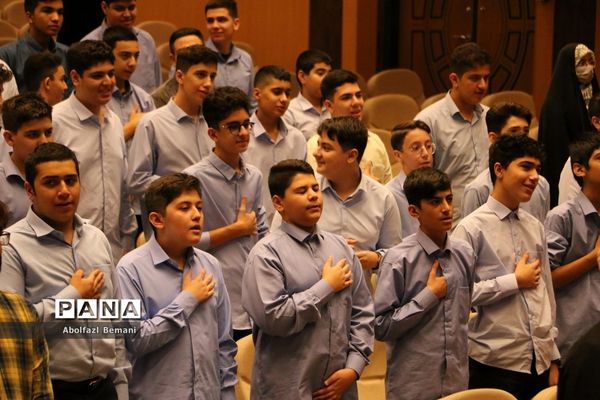 رونمایی از کتاب های «آرمان عزیز» و «حاج همت»