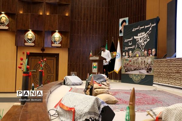 رونمایی از کتاب های «آرمان عزیز» و «حاج همت»