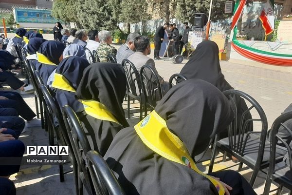 بزرگداشت هفته‌ حفاظت از میهن اسلامی در دبیرستان شاهد شهید حمامی