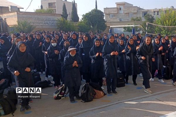جشن عاطفه‌ها در دبیرستان‌های دخترانه ناحیه 3 شیراز