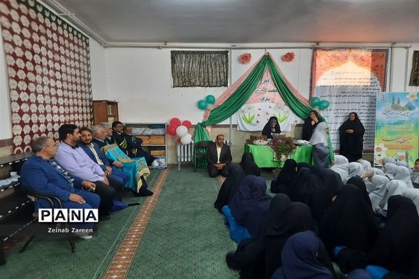 برگزاری صبحگاه انتظار با حضور خادمان مسجد جمکران در مدارس مهریز