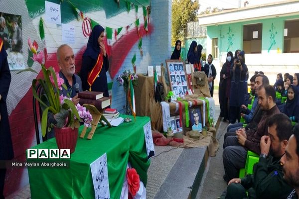 برگزاری مراسم دفاع مقدس در آموزشگاه دخترانه علامه مجلسی شهرستان پیشوا