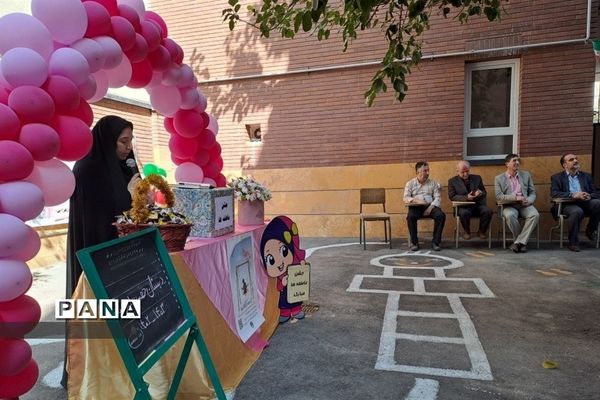شور همدلی و  جشن عاطفه‌ها در میان دانش‌آموزان منطقه ۱۰