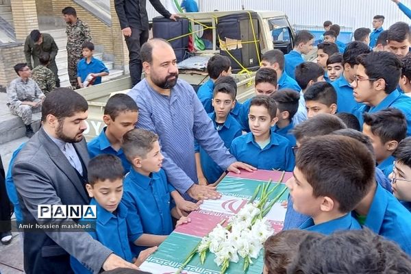 تشییع شهید گمنام در دبیرستان ۱۳ آبان و متوسطه اول سما رودهن