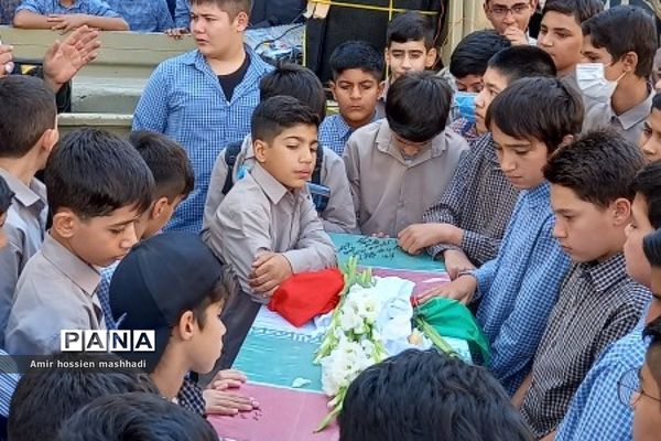 تشییع شهید گمنام در دبیرستان ۱۳ آبان و متوسطه اول سما رودهن