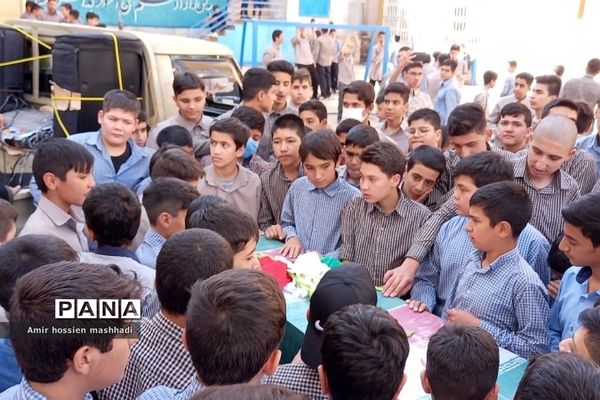 تشییع شهید گمنام در دبیرستان ۱۳ آبان و متوسطه اول سما رودهن