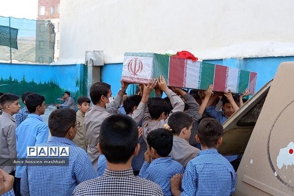 تشییع شهید گمنام در دبیرستان ۱۳ آبان و متوسطه اول سما رودهن