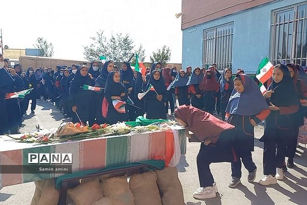 تشییع پیکر مطهر شهید گمنام در 2 مدرسه رودهن‌