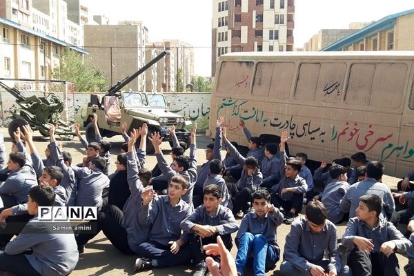 تشییع پیکر مطهر شهید گمنام در 2 مدرسه رودهن‌