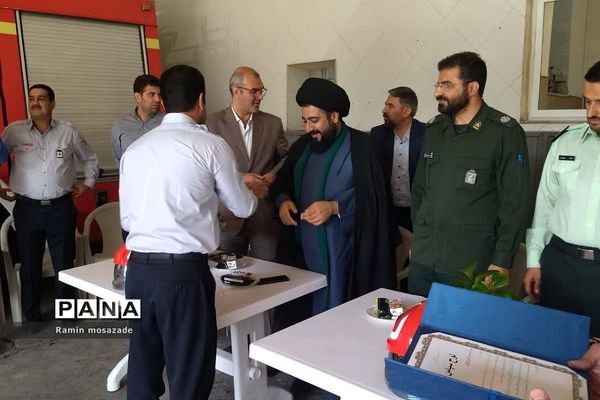 آیین تجلیل از آتش‌نشانان رودهن