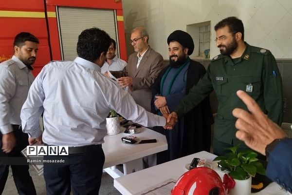 آیین تجلیل از آتش‌نشانان رودهن