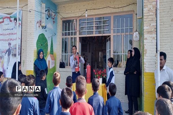 روز آتش‌نشان در دبستان منتظرقائم خاتم