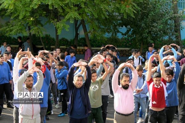 آیین نواختن زنگ تحرک مدارس در ناحیه یک ری‌